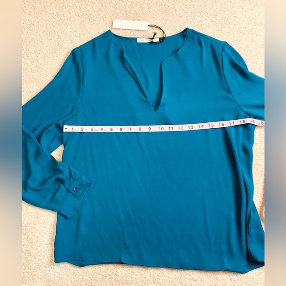 NWT Three Eighty Two Women V-Neck Blouse Top Sold On Revolve Size Medium - Picture 6 of 6